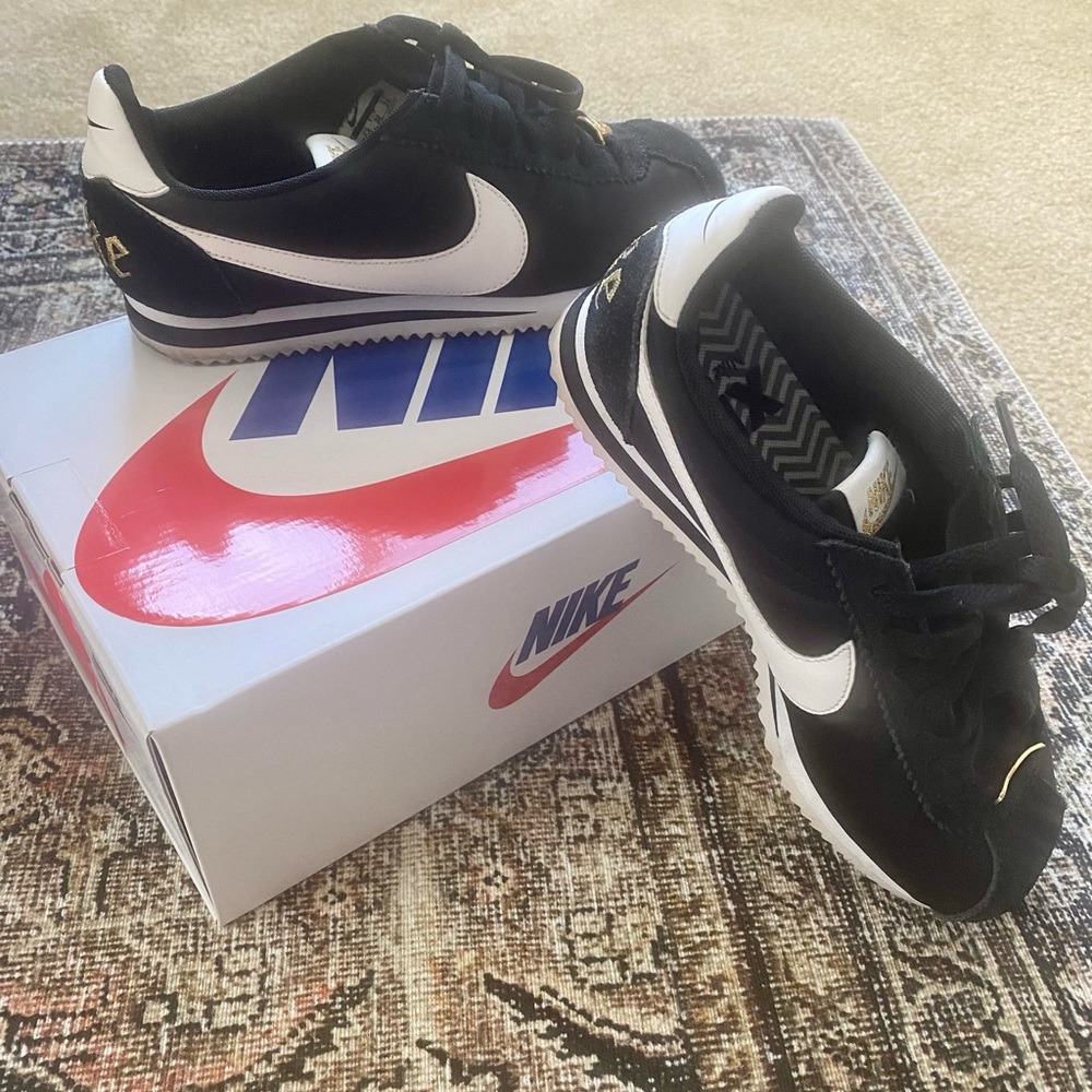 Womens Size 7 Nike Classic Cortez Prem XLV